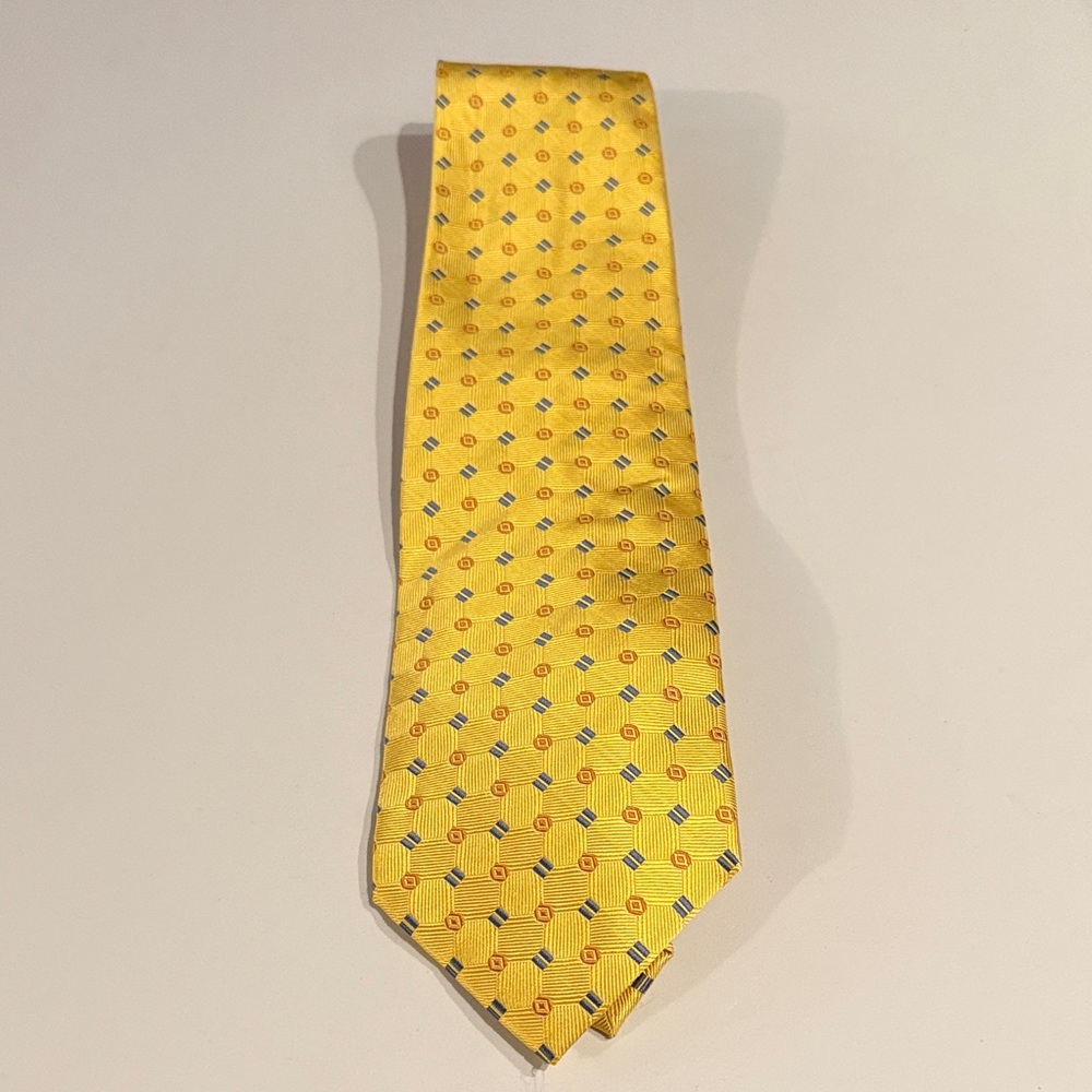 Elegant Yellow Patterned Tie for Men